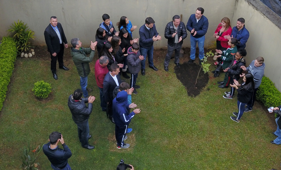 O governador Carlos Massa Ratinho Junior participa nesta segunda-feira (23) do plantio de árvores no Colégio Estadual Professora Maria Gai Grendel, no bairro Caximba, em Curitiba. O evento marcará o início do programa Paraná mais Verde, que vai incentivar o plantio de mudas de árvores nativas em todo o Estado.   23/09/2019 - Foto: José Fernando Ogura/AEN