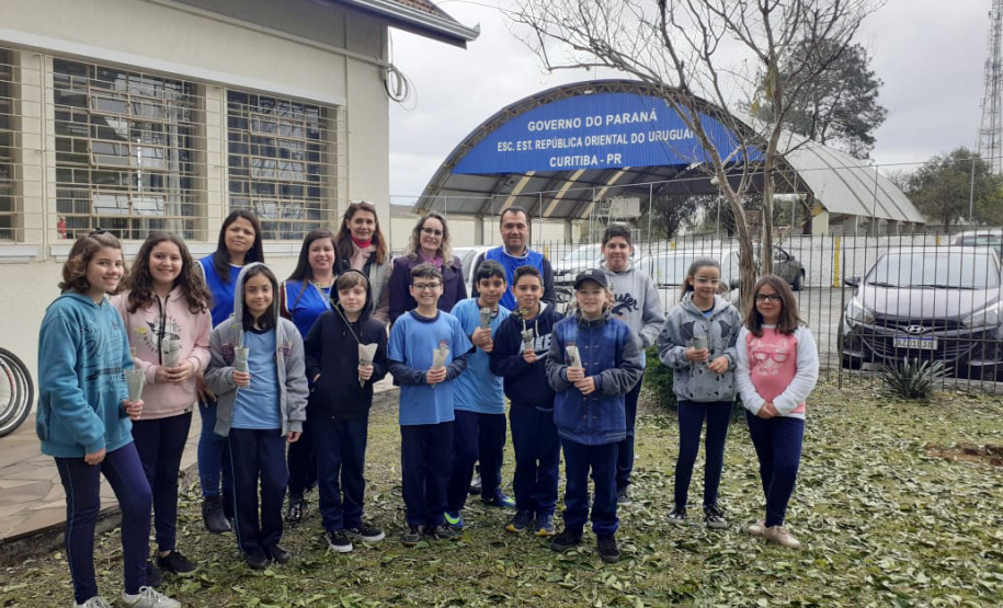 O diretor de Administração e Finanças do Instituto de Tecnologia do Paraná (Tecpar), Arnaldo da Fonseca, representou o diretor-presidente Jorge Callado, como padrinho da ação na Escola Estadual República do Uruguai (Capão da Imbuia), em Curitiba. Foto: Divulgação/Tecpar