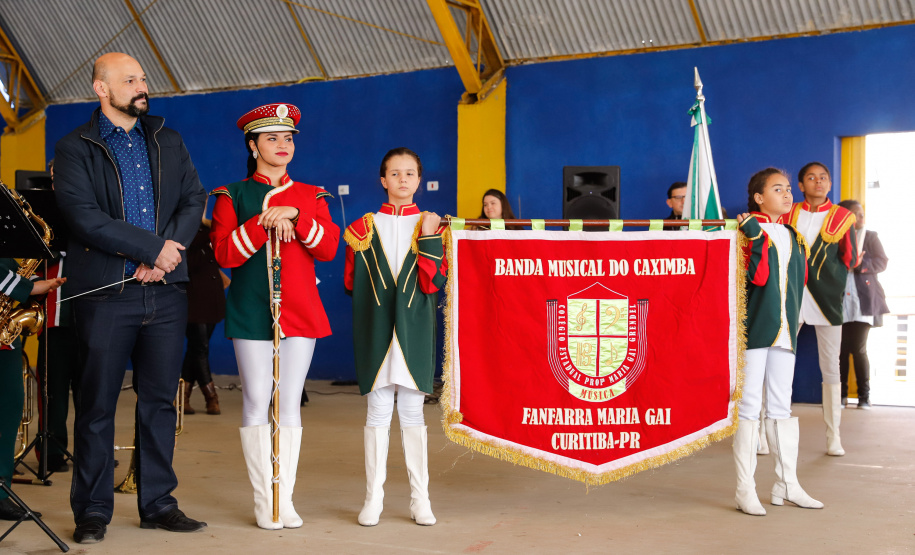 O governador Carlos Massa Ratinho Junior participou nesta segunda-feira (23), do plantio de árvores no Colégio Estadual Professora Maria Gai Grendel, no bairro Caximba, em Curitiba. O evento marcará o início do programa Paraná mais Verde, que vai incentivar o plantio de mudas de árvores nativas em todo o Estado.