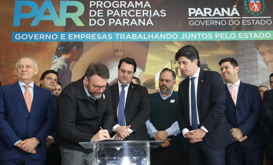 O Governo do Paraná apresentou nesta segunda-feira (23), em evento com o governador Carlos Massa Ratinho Junior, no Palácio Iguaçu, a carteira de projetos de parcerias público-privadas (PPP). Serão apresentados projetos previstos, com estimativas de prazos, investimentos e um quadro com a evolução do planejamento de cada um. Curitiba,23/09/2019 Foto:Jaelson Lucas / AEN