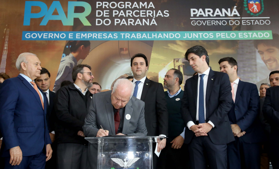O Governo do Paraná apresentou nesta segunda-feira (23), em evento com o governador Carlos Massa Ratinho Junior, no Palácio Iguaçu, a carteira de projetos de parcerias público-privadas (PPP). Serão apresentados projetos previstos, com estimativas de prazos, investimentos e um quadro com a evolução do planejamento de cada um. Curitiba,23/09/2019 Foto:Jaelson Lucas / AEN