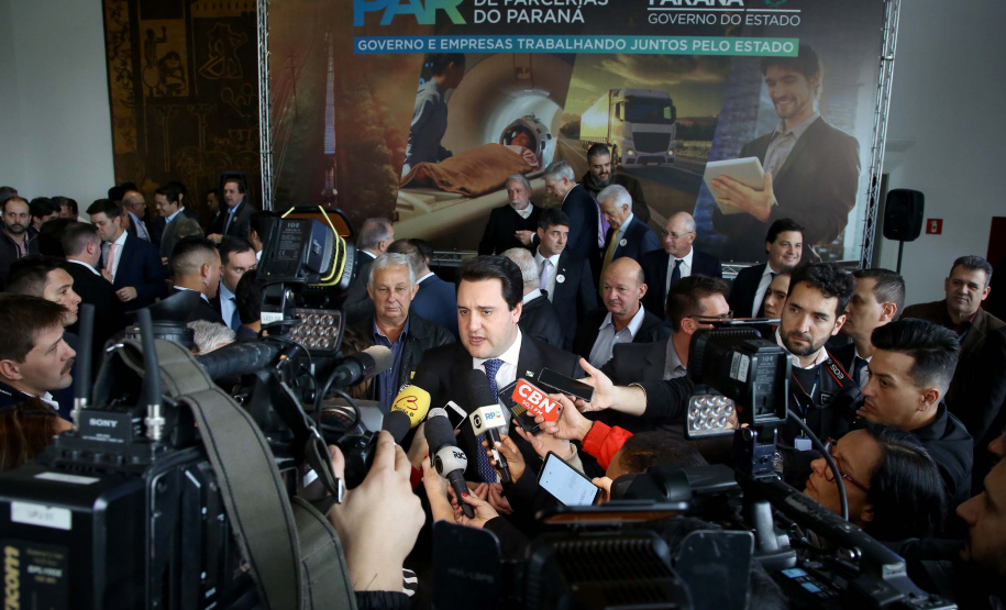 O Governo do Paraná apresentou nesta segunda-feira (23), em evento com o governador Carlos Massa Ratinho Junior, no Palácio Iguaçu, a carteira de projetos de parcerias público-privadas (PPP). Serão apresentados projetos previstos, com estimativas de prazos, investimentos e um quadro com a evolução do planejamento de cada um. Curitiba,23/09/2019 Foto:Jaelson Lucas / AEN