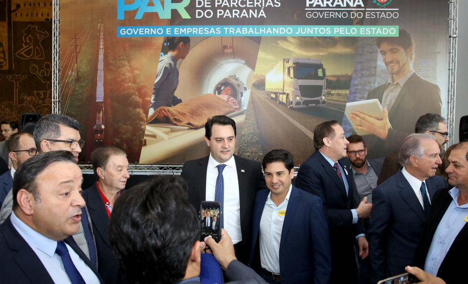 O Governo do Paraná apresentou nesta segunda-feira (23), em evento com o governador Carlos Massa Ratinho Junior, no Palácio Iguaçu, a carteira de projetos de parcerias público-privadas (PPP). Serão apresentados projetos previstos, com estimativas de prazos, investimentos e um quadro com a evolução do planejamento de cada um. Curitiba,23/09/2019 Foto:Jaelson Lucas / AEN