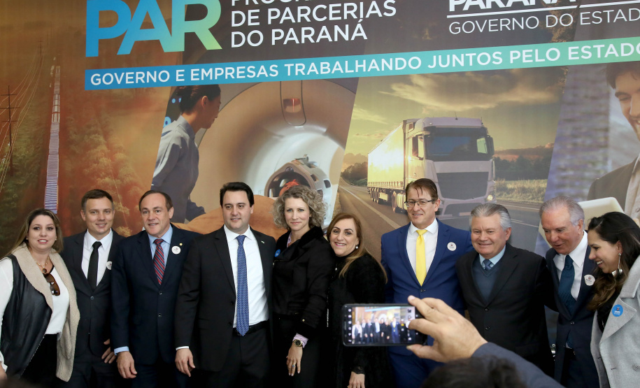 O Governo do Paraná apresentou nesta segunda-feira (23), em evento com o governador Carlos Massa Ratinho Junior, no Palácio Iguaçu, a carteira de projetos de parcerias público-privadas (PPP). Serão apresentados projetos previstos, com estimativas de prazos, investimentos e um quadro com a evolução do planejamento de cada um. Curitiba,23/09/2019 Foto:Jaelson Lucas / AEN