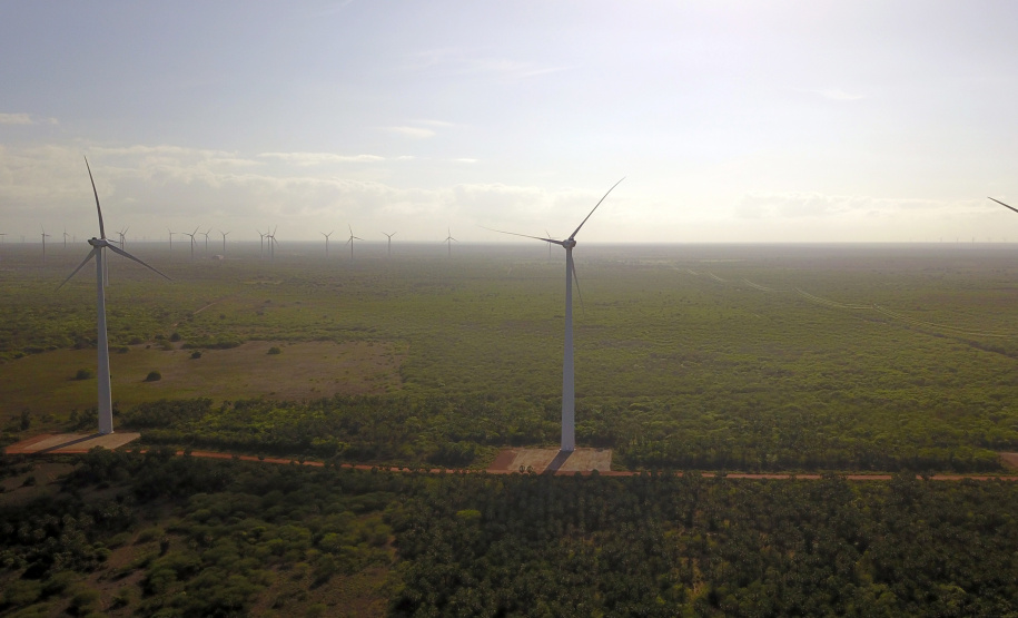 A Copel colocou em operação as três últimas unidades geradoras do Complexo Eólico Cutia, localizado nos municípios de São Bento do Norte e Pedra Grande, no litoral do Rio Grande do Norte. O empreendimento está 100% operacional e conta com sete parques eólicos que têm, em conjunto, 86 aerogeradores com potência total de 180,6 Megawatts (MW). Foto: Divulgação/Copel