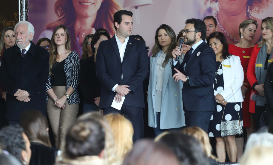 O governador Carlos Massa Ratinho Junior apresentou nesta terça-feira (24), no Palácio Iguaçu, em Curitiba, o Programa Banco da Mulher Paranaense. Participaram: vice-governador, Darci Piana; secretários:da Fazenda, Renê Garcia Junior; Chefe da Casa Civil, Guto Silva; presidente da Fomento Paraná, Heraldo Alves das Neves; deputados; entre outros. N/F: presidente da Fomento Paraná, Heraldo Alves das Neves.Curitiba, 24-09-19.Foto: Arnaldo Alves / AEN.