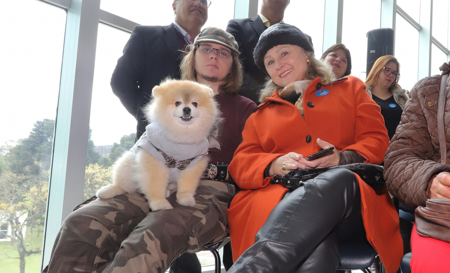 O governador Carlos Massa Ratinho Junior apresentou nesta terça-feira (24), no Palácio Iguaçu, em Curitiba, o Programa Banco da Mulher Paranaense. Participaram: vice-governador, Darci Piana; secretários:da Fazenda, Renê Garcia Junior; Chefe da Casa Civil, Guto Silva; presidente da Fomento Paraná, Heraldo Alves das Neves; deputados; entre outros.Curitiba, 24-09-19.Foto: Arnaldo Alves / AEN.