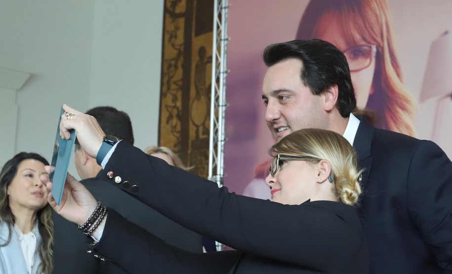 O governador Carlos Massa Ratinho Junior apresentou nesta terça-feira (24), no Palácio Iguaçu, em Curitiba, o Programa Banco da Mulher Paranaense. Participaram: vice-governador, Darci Piana; secretários:da Fazenda, Renê Garcia Junior; Chefe da Casa Civil, Guto Silva; presidente da Fomento Paraná, Heraldo Alves das Neves; deputados; entre outros.Curitiba, 24-09-19.Foto: Arnaldo Alves / AEN.