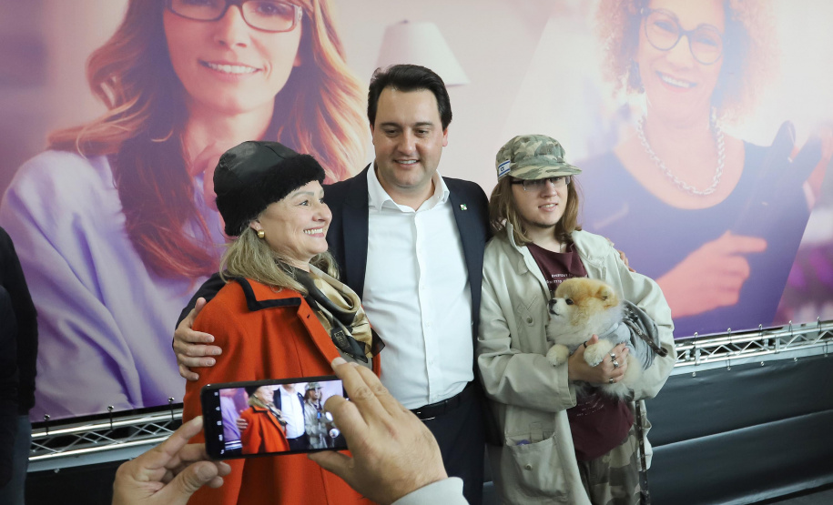 O governador Carlos Massa Ratinho Junior apresentou nesta terça-feira (24), no Palácio Iguaçu, em Curitiba, o Programa Banco da Mulher Paranaense. Participaram: vice-governador, Darci Piana; secretários:da Fazenda, Renê Garcia Junior; Chefe da Casa Civil, Guto Silva; presidente da Fomento Paraná, Heraldo Alves das Neves; deputados; entre outros.Curitiba, 24-09-19.Foto: Arnaldo Alves / AEN.