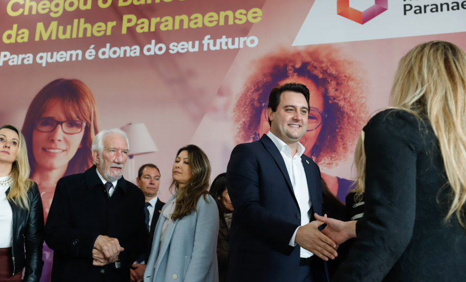 O governador Carlos Massa Ratinho Junior apresentou nesta terça-feira (24) o programa Banco da Mulher Paranaense, iniciativa do Governo do Estado para incentivar o empreendedorismo feminino em todos os setores econômicos, visando gerar mais emprego e renda no Estado.