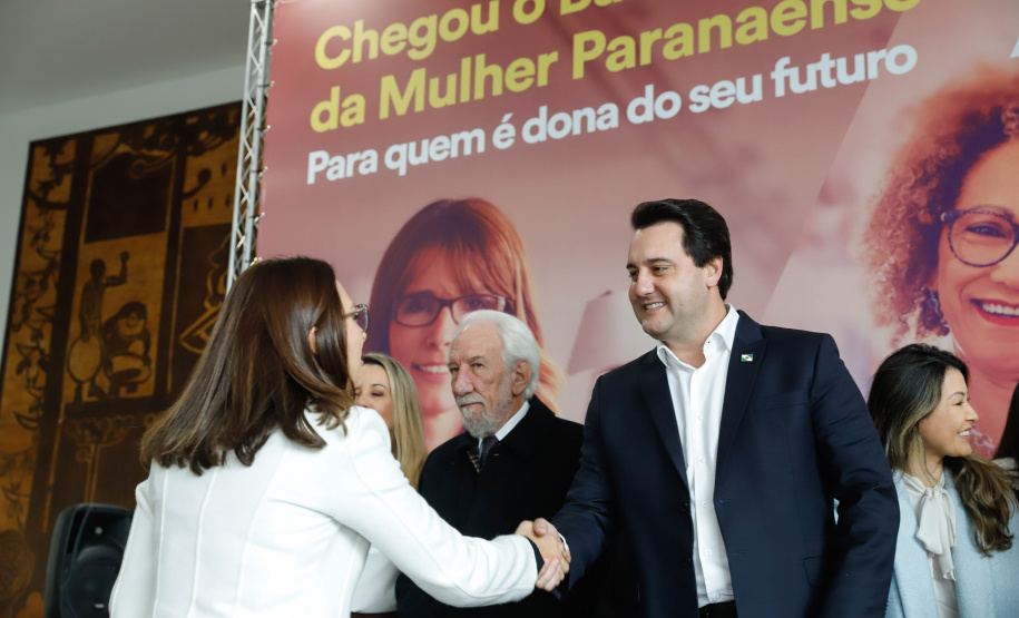 O governador Carlos Massa Ratinho Junior apresentou nesta terça-feira (24) o programa Banco da Mulher Paranaense, iniciativa do Governo do Estado para incentivar o empreendedorismo feminino em todos os setores econômicos, visando gerar mais emprego e renda no Estado.