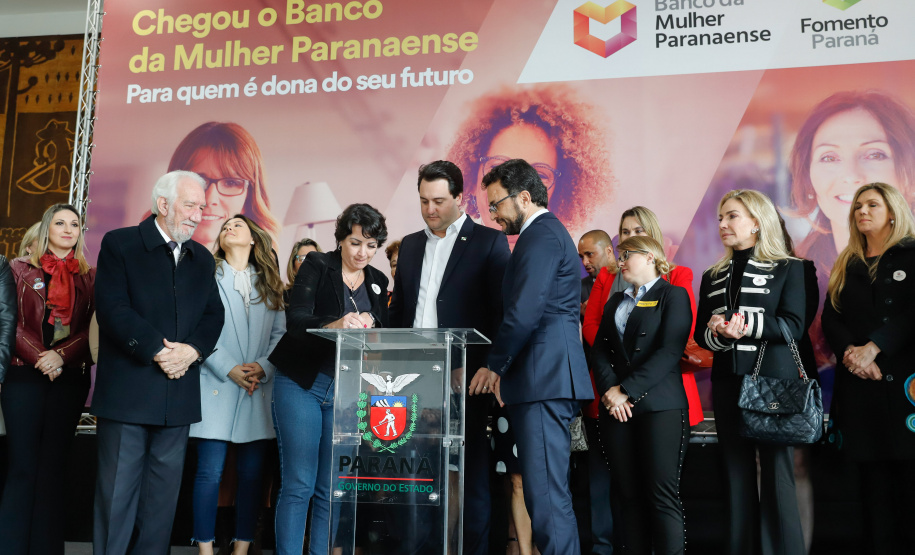 O governador Carlos Massa Ratinho Junior apresentou nesta terça-feira (24) o programa Banco da Mulher Paranaense, iniciativa do Governo do Estado para incentivar o empreendedorismo feminino em todos os setores econômicos, visando gerar mais emprego e renda no Estado.