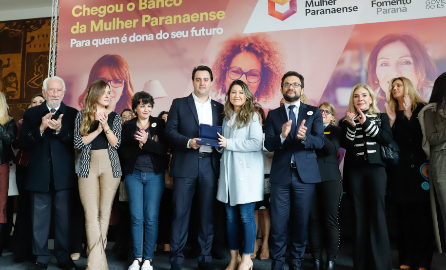 O governador Carlos Massa Ratinho Junior apresentou nesta terça-feira (24) o programa Banco da Mulher Paranaense, iniciativa do Governo do Estado para incentivar o empreendedorismo feminino em todos os setores econômicos, visando gerar mais emprego e renda no Estado.
