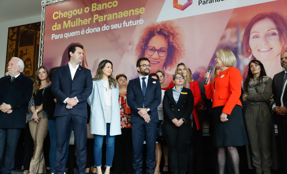 O governador Carlos Massa Ratinho Junior apresentou nesta terça-feira (24) o programa Banco da Mulher Paranaense, iniciativa do Governo do Estado para incentivar o empreendedorismo feminino em todos os setores econômicos, visando gerar mais emprego e renda no Estado.