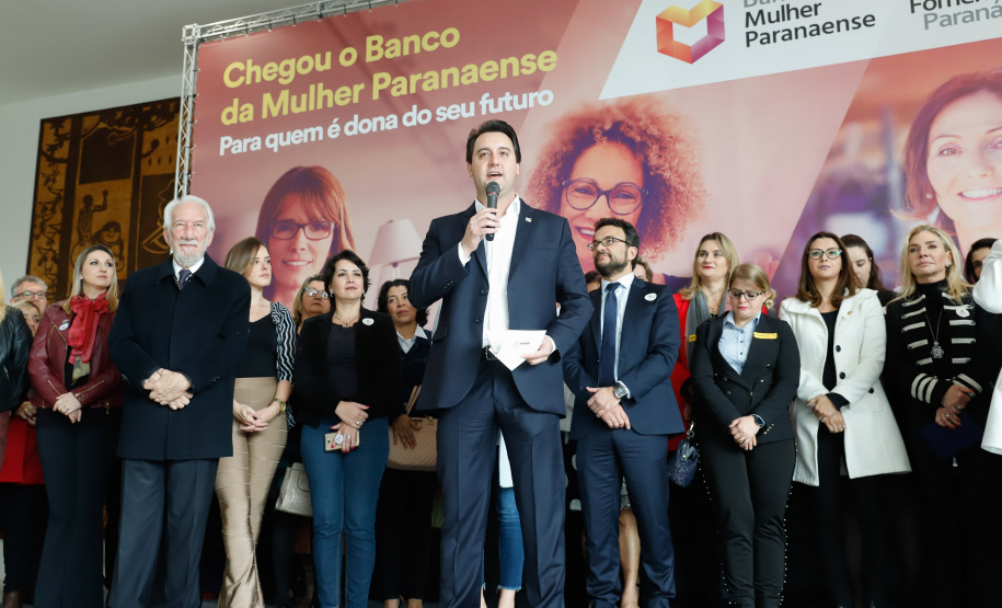 O governador Carlos Massa Ratinho Junior apresentou nesta terça-feira (24) o programa Banco da Mulher Paranaense, iniciativa do Governo do Estado para incentivar o empreendedorismo feminino em todos os setores econômicos, visando gerar mais emprego e renda no Estado.