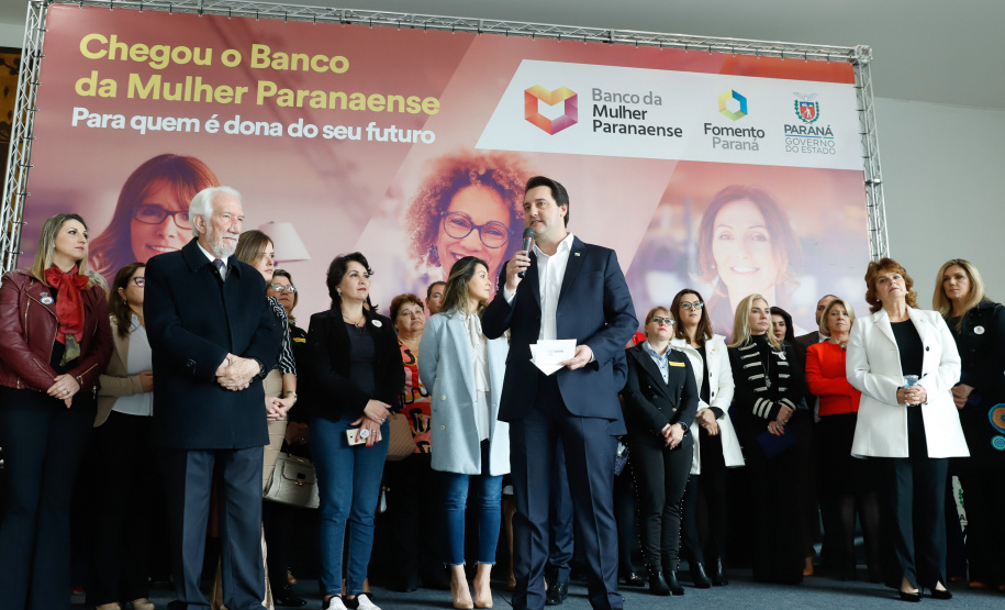 O governador Carlos Massa Ratinho Junior apresentou nesta terça-feira (24) o programa Banco da Mulher Paranaense, iniciativa do Governo do Estado para incentivar o empreendedorismo feminino em todos os setores econômicos, visando gerar mais emprego e renda no Estado.