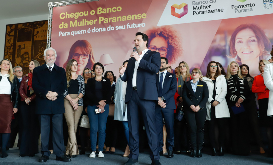 O governador Carlos Massa Ratinho Junior apresentou nesta terça-feira (24) o programa Banco da Mulher Paranaense, iniciativa do Governo do Estado para incentivar o empreendedorismo feminino em todos os setores econômicos, visando gerar mais emprego e renda no Estado.