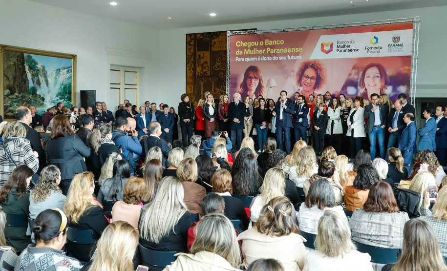 O governador Carlos Massa Ratinho Junior apresentou nesta terça-feira (24) o programa Banco da Mulher Paranaense, iniciativa do Governo do Estado para incentivar o empreendedorismo feminino em todos os setores econômicos, visando gerar mais emprego e renda no Estado.