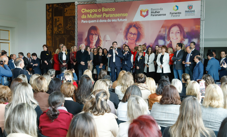 O governador Carlos Massa Ratinho Junior apresentou nesta terça-feira (24) o programa Banco da Mulher Paranaense, iniciativa do Governo do Estado para incentivar o empreendedorismo feminino em todos os setores econômicos, visando gerar mais emprego e renda no Estado.