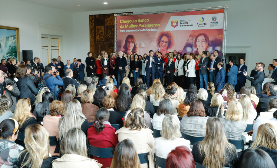 O governador Carlos Massa Ratinho Junior apresentou nesta terça-feira (24) o programa Banco da Mulher Paranaense, iniciativa do Governo do Estado para incentivar o empreendedorismo feminino em todos os setores econômicos, visando gerar mais emprego e renda no Estado.