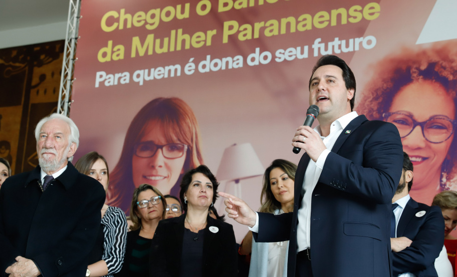 O governador Carlos Massa Ratinho Junior apresentou nesta terça-feira (24) o programa Banco da Mulher Paranaense, iniciativa do Governo do Estado para incentivar o empreendedorismo feminino em todos os setores econômicos, visando gerar mais emprego e renda no Estado.