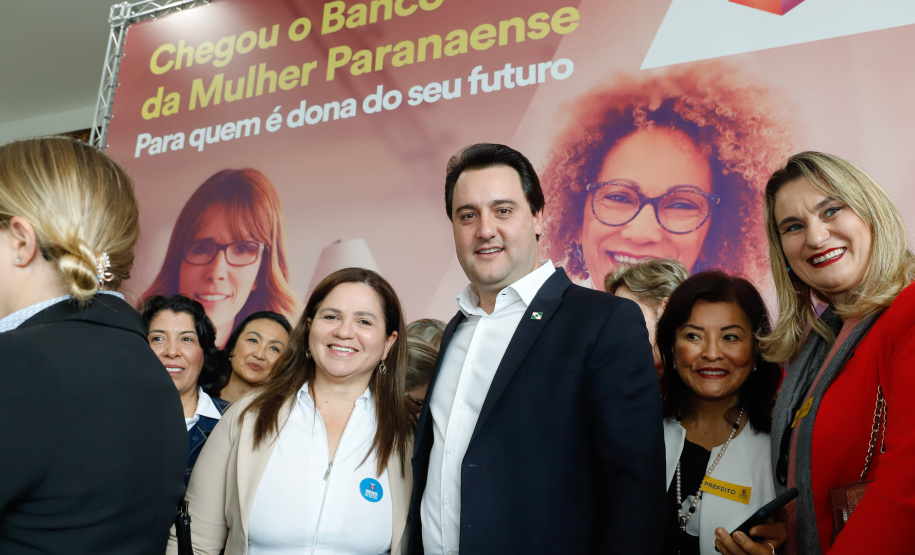O governador Carlos Massa Ratinho Junior apresentou nesta terça-feira (24) o programa Banco da Mulher Paranaense, iniciativa do Governo do Estado para incentivar o empreendedorismo feminino em todos os setores econômicos, visando gerar mais emprego e renda no Estado.