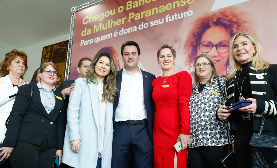 O governador Carlos Massa Ratinho Junior apresentou nesta terça-feira (24) o programa Banco da Mulher Paranaense, iniciativa do Governo do Estado para incentivar o empreendedorismo feminino em todos os setores econômicos, visando gerar mais emprego e renda no Estado.