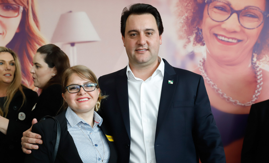 O governador Carlos Massa Ratinho Junior apresentou nesta terça-feira (24) o programa Banco da Mulher Paranaense, iniciativa do Governo do Estado para incentivar o empreendedorismo feminino em todos os setores econômicos, visando gerar mais emprego e renda no Estado.