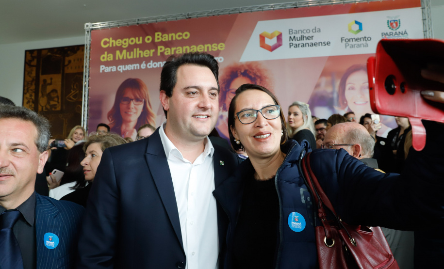 O governador Carlos Massa Ratinho Junior apresentou nesta terça-feira (24) o programa Banco da Mulher Paranaense, iniciativa do Governo do Estado para incentivar o empreendedorismo feminino em todos os setores econômicos, visando gerar mais emprego e renda no Estado.