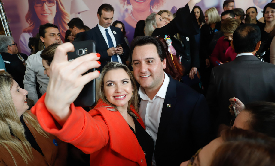 O governador Carlos Massa Ratinho Junior apresentou nesta terça-feira (24) o programa Banco da Mulher Paranaense, iniciativa do Governo do Estado para incentivar o empreendedorismo feminino em todos os setores econômicos, visando gerar mais emprego e renda no Estado.