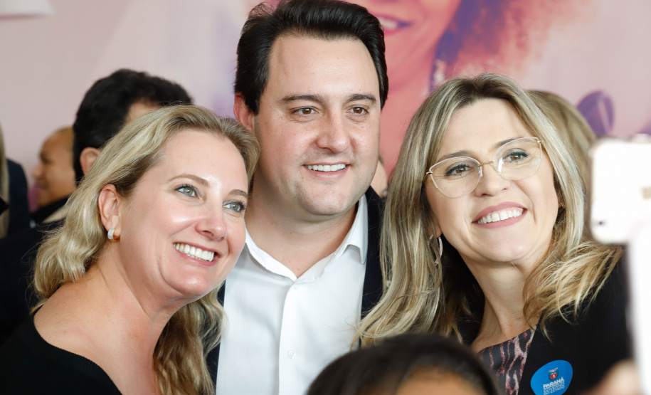 O governador Carlos Massa Ratinho Junior apresentou nesta terça-feira (24) o programa Banco da Mulher Paranaense, iniciativa do Governo do Estado para incentivar o empreendedorismo feminino em todos os setores econômicos, visando gerar mais emprego e renda no Estado.