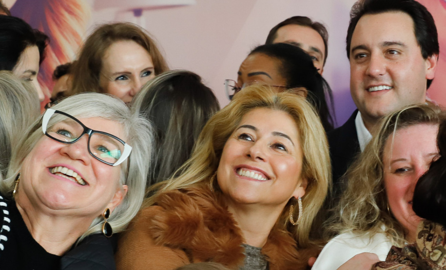 O governador Carlos Massa Ratinho Junior apresentou nesta terça-feira (24) o programa Banco da Mulher Paranaense, iniciativa do Governo do Estado para incentivar o empreendedorismo feminino em todos os setores econômicos, visando gerar mais emprego e renda no Estado.