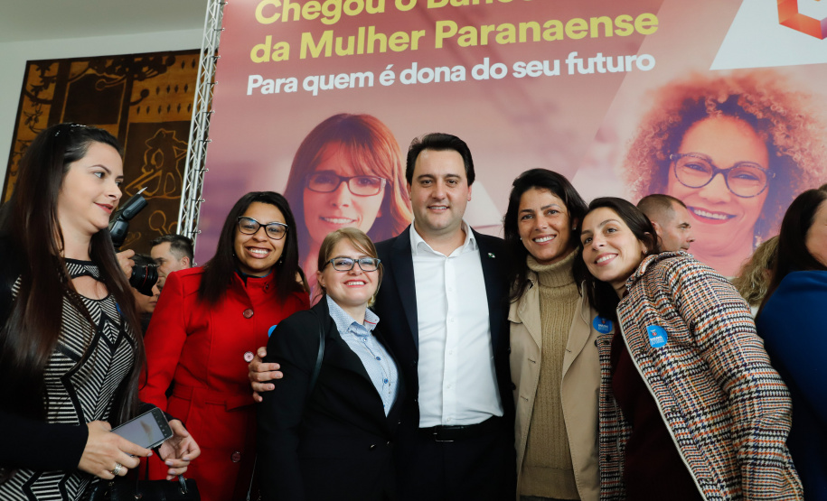 O governador Carlos Massa Ratinho Junior apresentou nesta terça-feira (24) o programa Banco da Mulher Paranaense, iniciativa do Governo do Estado para incentivar o empreendedorismo feminino em todos os setores econômicos, visando gerar mais emprego e renda no Estado.