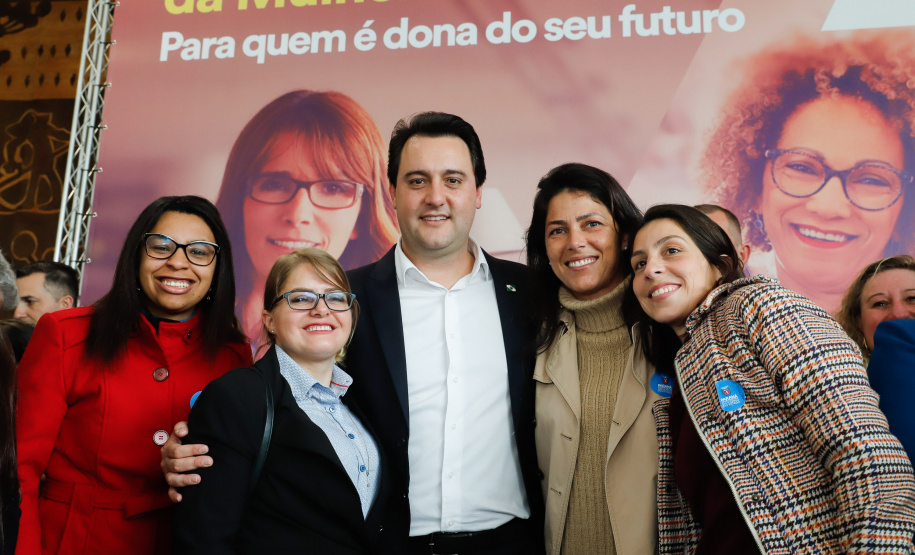 O governador Carlos Massa Ratinho Junior apresentou nesta terça-feira (24) o programa Banco da Mulher Paranaense, iniciativa do Governo do Estado para incentivar o empreendedorismo feminino em todos os setores econômicos, visando gerar mais emprego e renda no Estado.