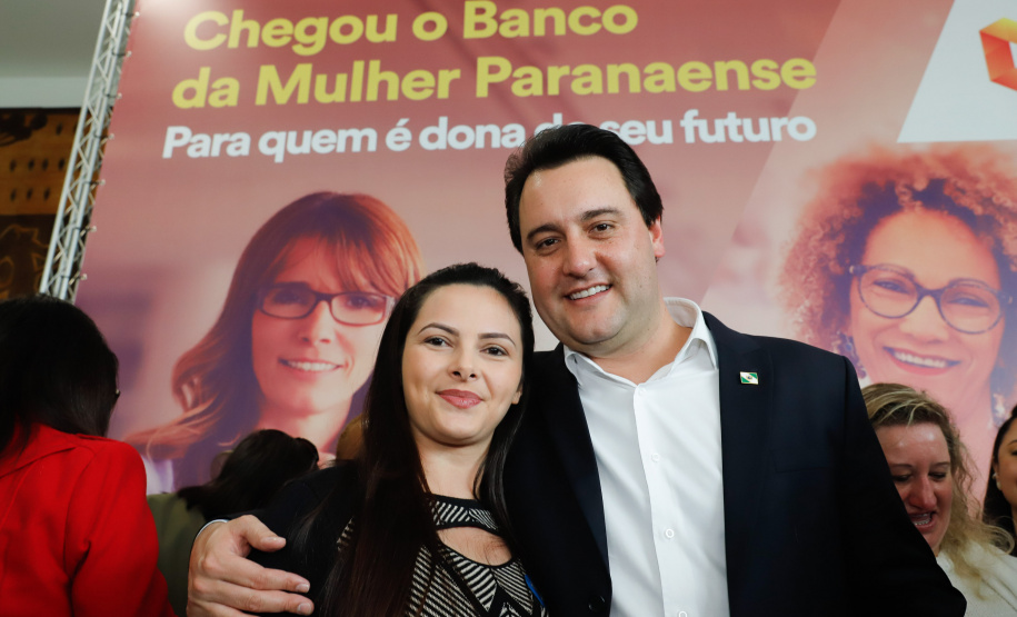 O governador Carlos Massa Ratinho Junior apresentou nesta terça-feira (24) o programa Banco da Mulher Paranaense, iniciativa do Governo do Estado para incentivar o empreendedorismo feminino em todos os setores econômicos, visando gerar mais emprego e renda no Estado.