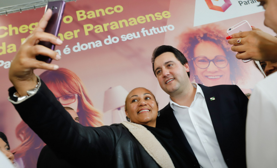 O governador Carlos Massa Ratinho Junior apresentou nesta terça-feira (24) o programa Banco da Mulher Paranaense, iniciativa do Governo do Estado para incentivar o empreendedorismo feminino em todos os setores econômicos, visando gerar mais emprego e renda no Estado.