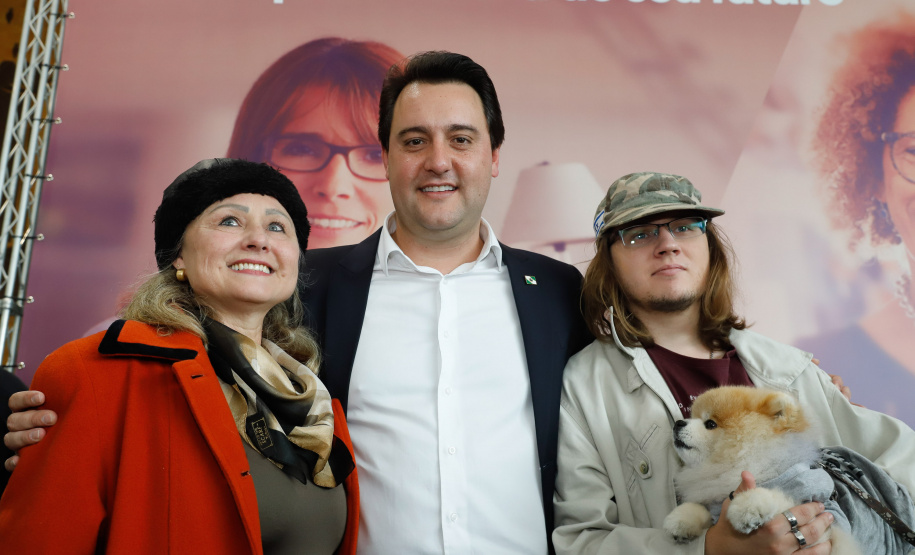 O governador Carlos Massa Ratinho Junior apresentou nesta terça-feira (24) o programa Banco da Mulher Paranaense, iniciativa do Governo do Estado para incentivar o empreendedorismo feminino em todos os setores econômicos, visando gerar mais emprego e renda no Estado.