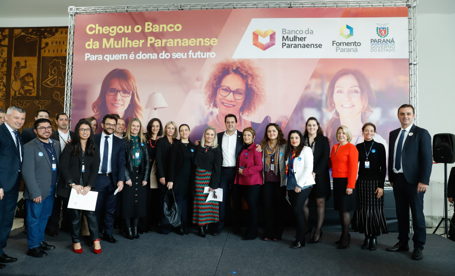 O governador Carlos Massa Ratinho Junior apresentou nesta terça-feira (24) o programa Banco da Mulher Paranaense, iniciativa do Governo do Estado para incentivar o empreendedorismo feminino em todos os setores econômicos, visando gerar mais emprego e renda no Estado.