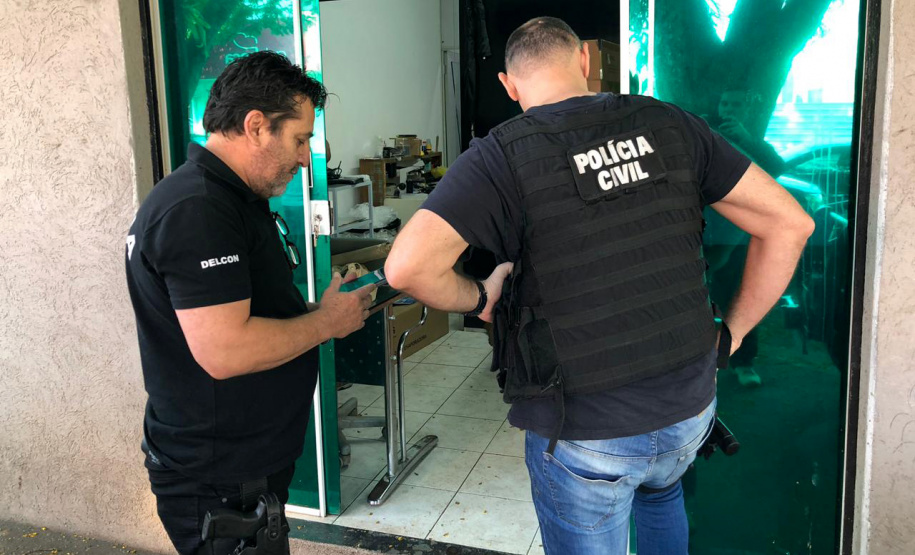 A Polícia Civil do Paraná (PCPR) cumpriu nesta terça-feira (24) 12 mandados judiciais contra uma quadrilha suspeita de reaproveitar materiais de uso único (descartáveis), utilizados em cirurgias urológicas. Os investigados revendiam os produtos de forma clandestina para médicos de todo o Estado. Foto: Divulgação/PCPR