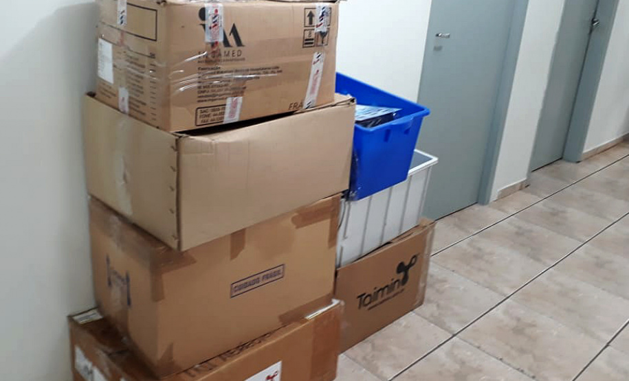 A Polícia Civil do Paraná (PCPR) cumpriu nesta terça-feira (24) 12 mandados judiciais contra uma quadrilha suspeita de reaproveitar materiais de uso único (descartáveis), utilizados em cirurgias urológicas. Os investigados revendiam os produtos de forma clandestina para médicos de todo o Estado. Foto: Divulgação/PCPR