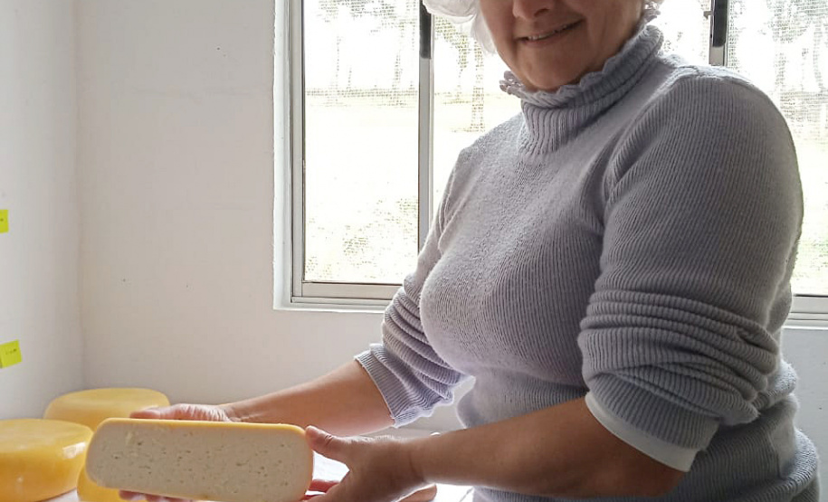 A produção leiteira mudou a vida de Angelita e Rogério Surkamp, moradores de Pinhão, no Centro-Sul do Estado