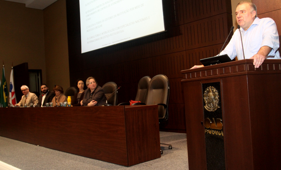 Acontece até esta quinta-feira (26), em Curitiba, o Seminário Anual Estadual de Internação Provisória para capacitação de servidores que atendem a medida cautelar de internação provisória nos Centros de Socioeducação e Casas de Semiliberdade