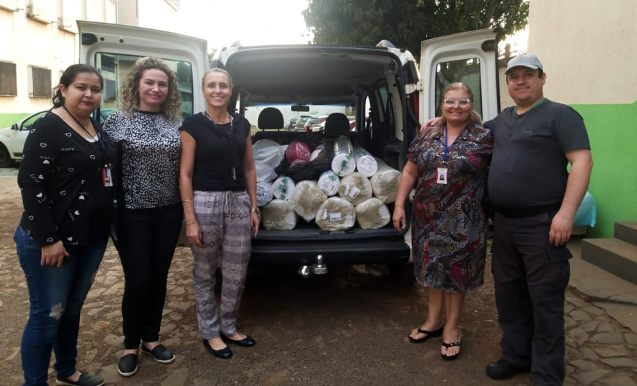 Presas da Penitenciária Feminina de Foz do Iguaçu - Unidade de Progressão (PFF-UP) receberam mais de 900m de tecidos para a confecção de 500 lençóis e toalhas de banho a serem usadas pelas detentas da própria unidade