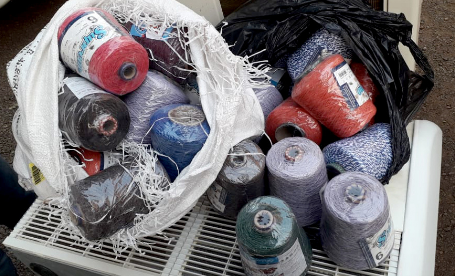 Presas da Penitenciária Feminina de Foz do Iguaçu - Unidade de Progressão (PFF-UP) receberam mais de 900m de tecidos para a confecção de 500 lençóis e toalhas de banho a serem usadas pelas detentas da própria unidade