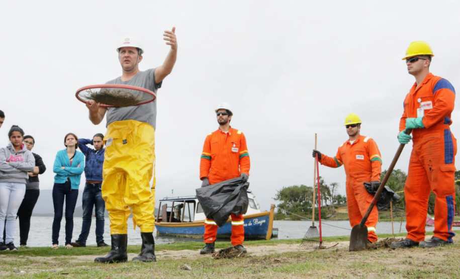 Portos formam agentes ambientais voluntários. Foto: Divulgação/Portos do Paraná