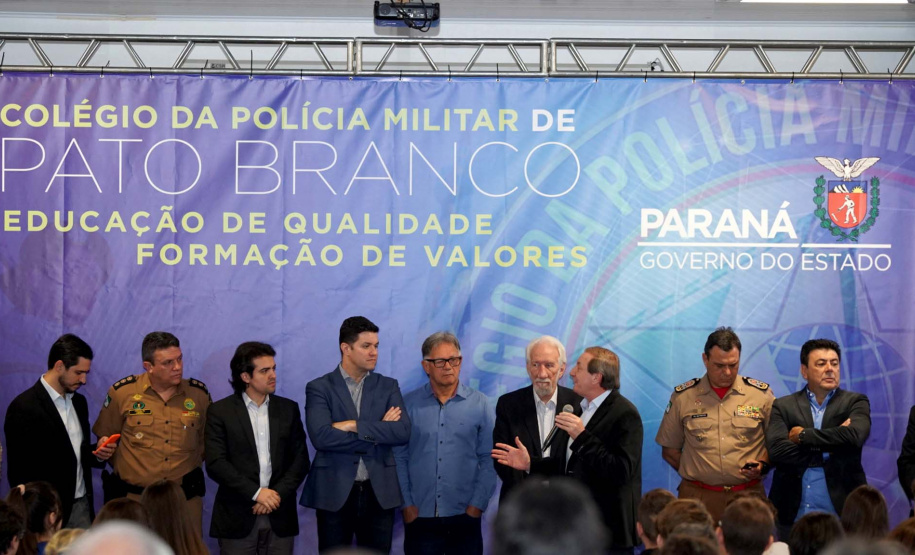 O Governo do Paraná deu início nesta quarta-feira (25) ao processo de implantação do Colégio da Polícia Militar de Pato Branco, que vai ocupar a estrutura do atual Colégio Estadual La Salle