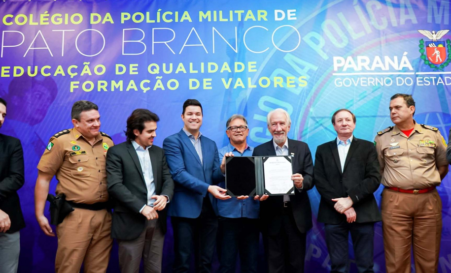 O Governo do Paraná deu início nesta quarta-feira (25) ao processo de implantação do Colégio da Polícia Militar de Pato Branco, que vai ocupar a estrutura do atual Colégio Estadual La Salle