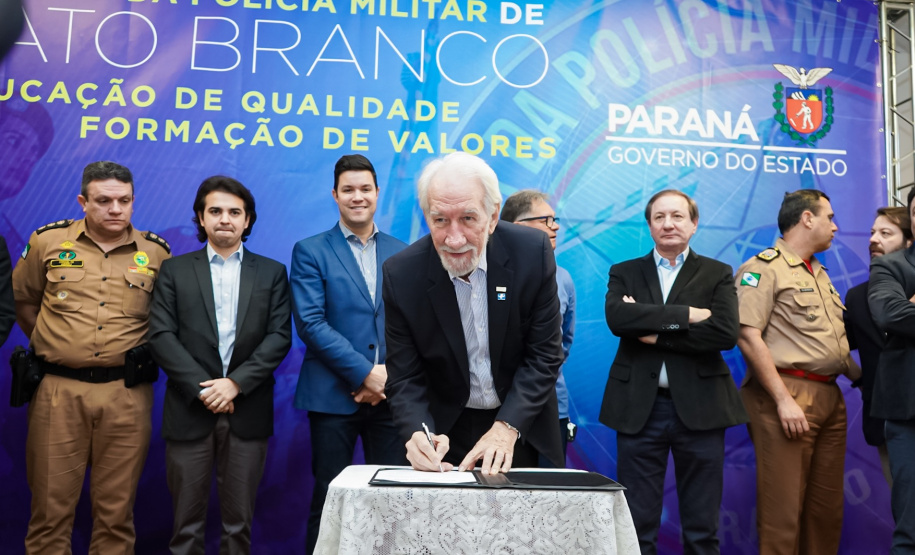 O Governo do Paraná deu início nesta quarta-feira (25) ao processo de implantação do Colégio da Polícia Militar de Pato Branco, que vai ocupar a estrutura do atual Colégio Estadual La Salle