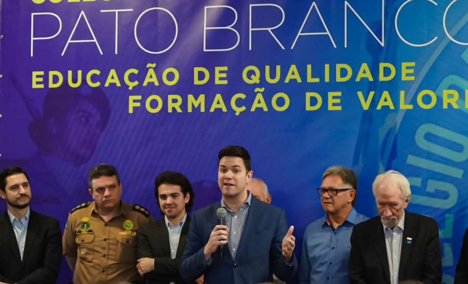 O Governo do Paraná deu início nesta quarta-feira (25) ao processo de implantação do Colégio da Polícia Militar de Pato Branco, que vai ocupar a estrutura do atual Colégio Estadual La Salle