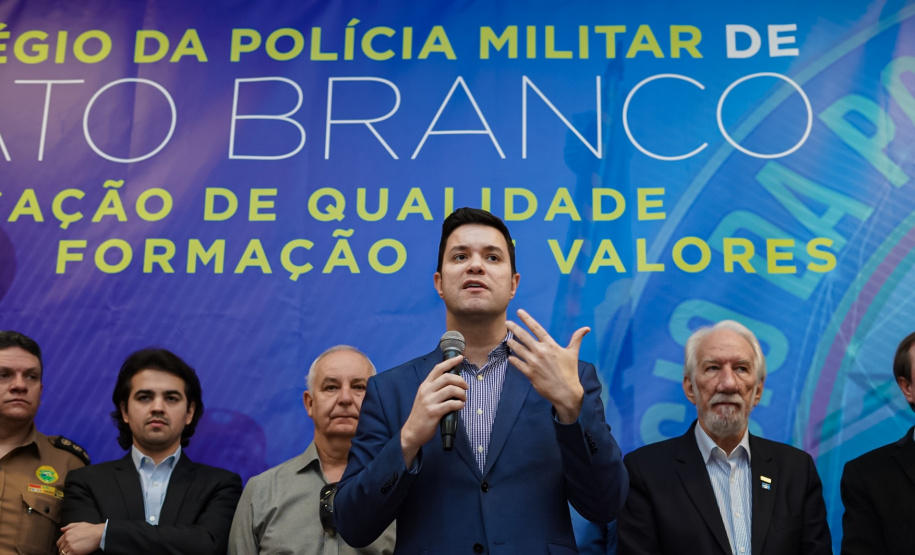 O Governo do Paraná deu início nesta quarta-feira (25) ao processo de implantação do Colégio da Polícia Militar de Pato Branco, que vai ocupar a estrutura do atual Colégio Estadual La Salle